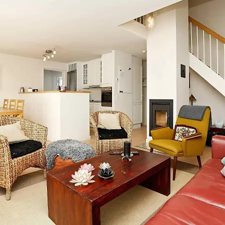 Three-bedroom Holiday In 6 *