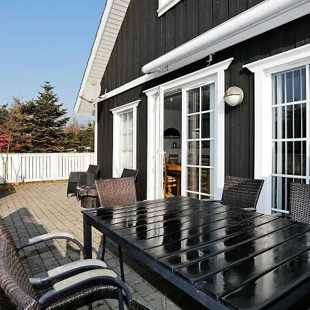 Three-bedroom Holiday In 6 Vejby