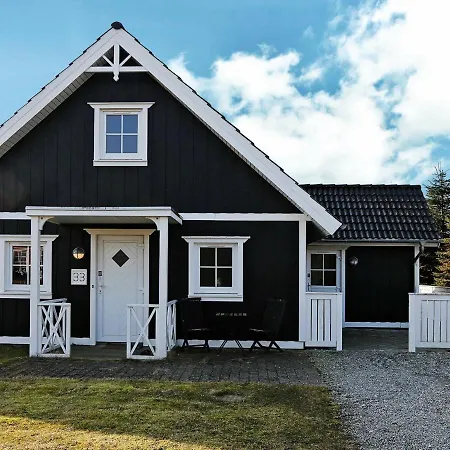 Three-bedroom Holiday In 6
