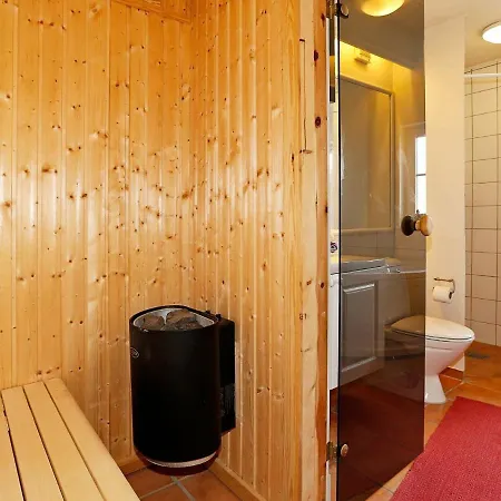 Three-bedroom Holiday In 6 * Vejby