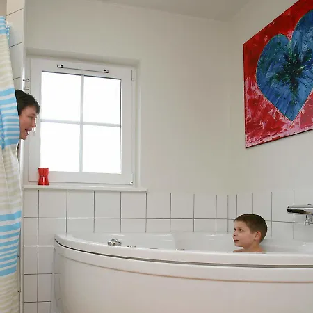 Three-bedroom Holiday In 6 * Vejby